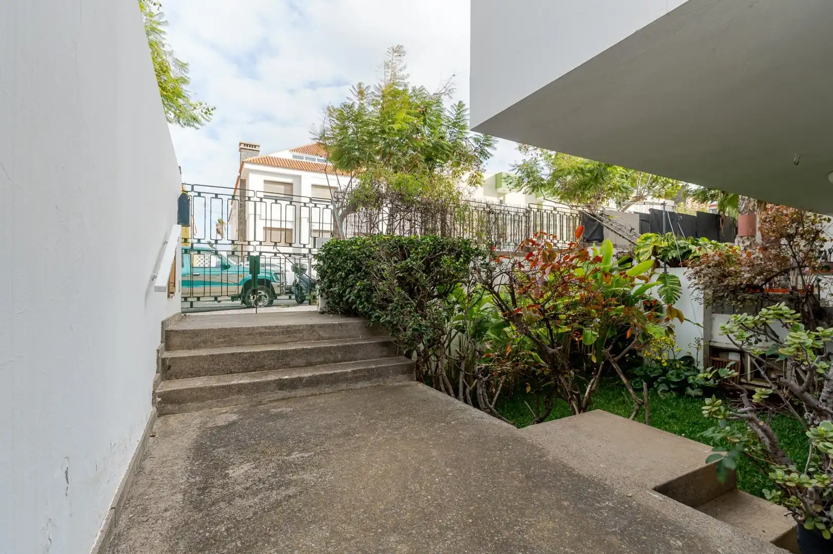 Vista exterior de Casa adosada en venda en Las Palmas de Gran Canaria amb Jardí privat, Parquet i Terrassa