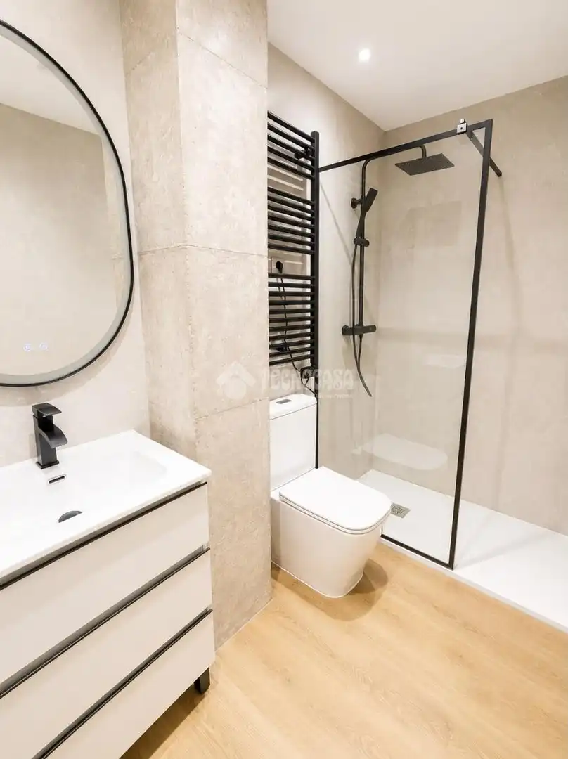 Bathroom of Flat for sale in Madrid  with Heating