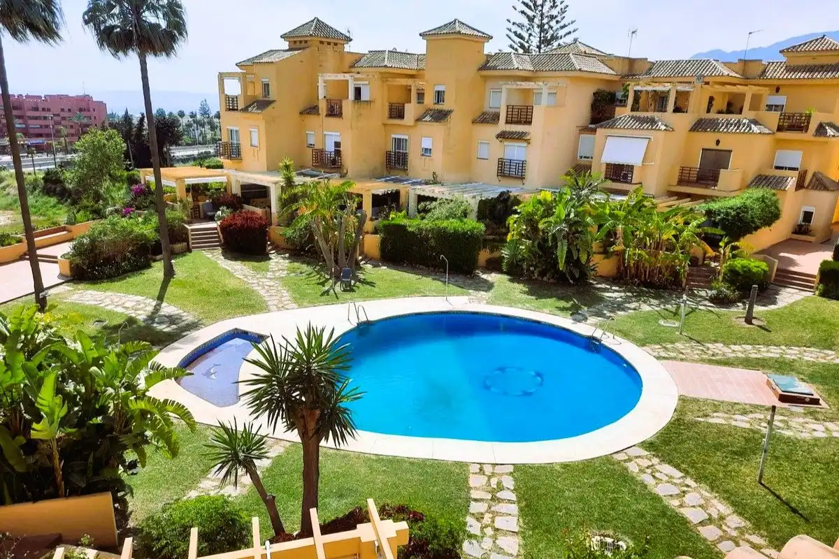 Jardí de Casa adosada en venda en Estepona amb Aire condicionat, Calefacció i Jardí privat