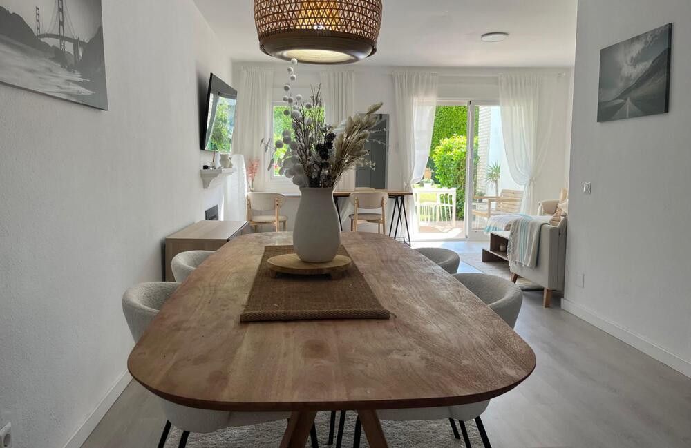 Comedor de Dúplex de alquiler en Marbella con Aire acondicionado, Terraza y Piscina