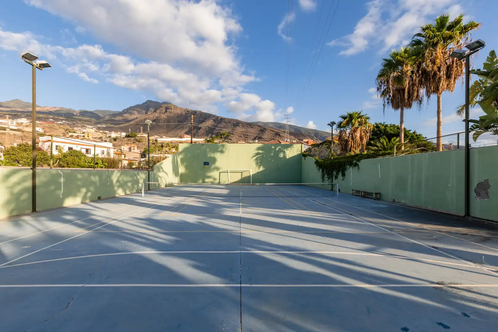 Vista exterior de Casa o xalet en venda en Candelaria amb Aire condicionat, Jardí privat i Terrassa