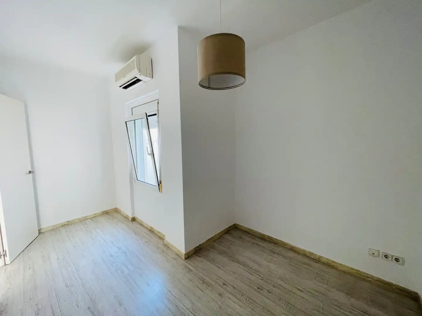 Habitación de Ático en venta en Barcelona con Aire acondicionado, Calefacción y Parquet
