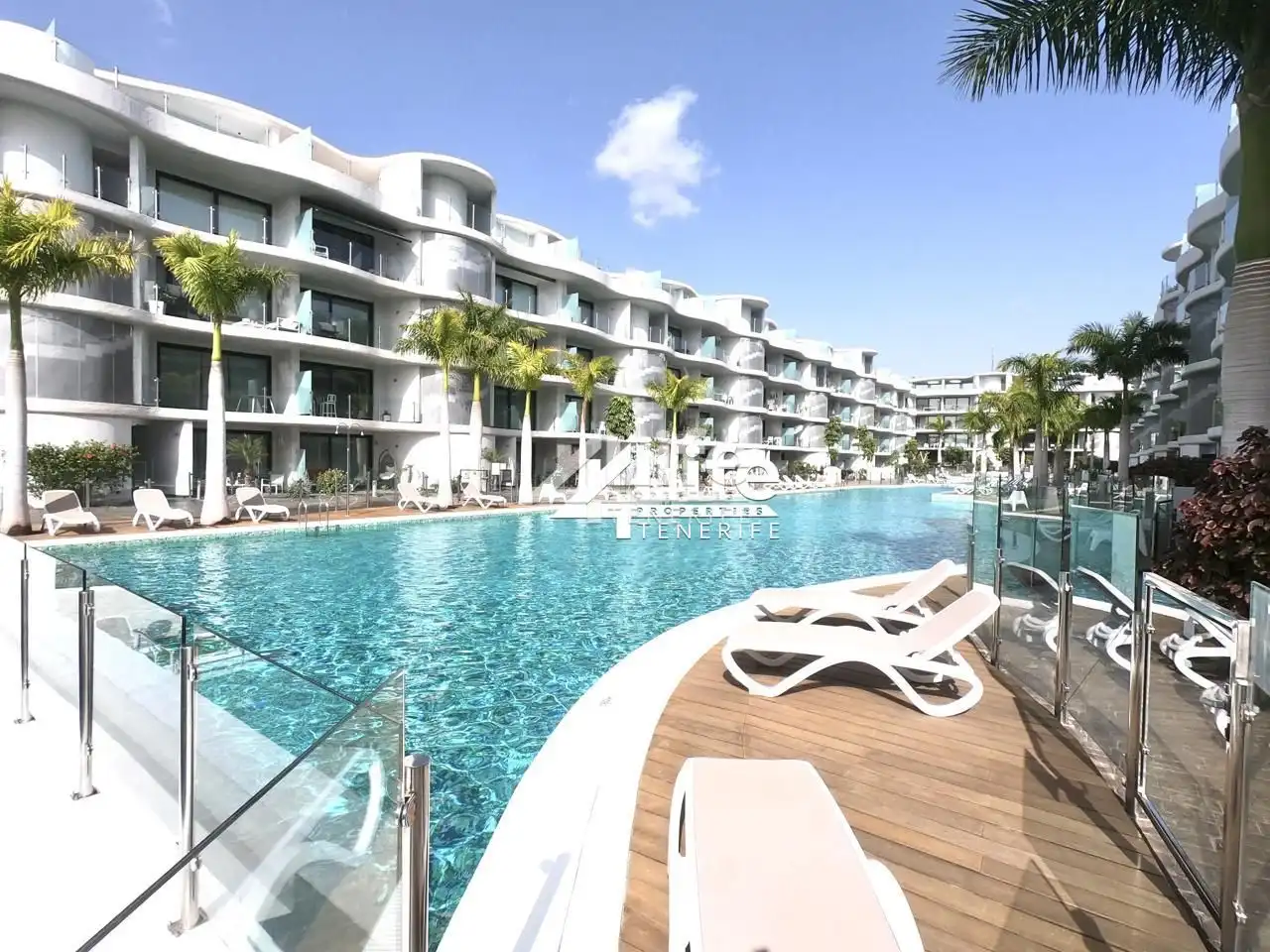 Vista exterior de Apartamento de alquiler en Arona con Aire acondicionado, Terraza y Piscina