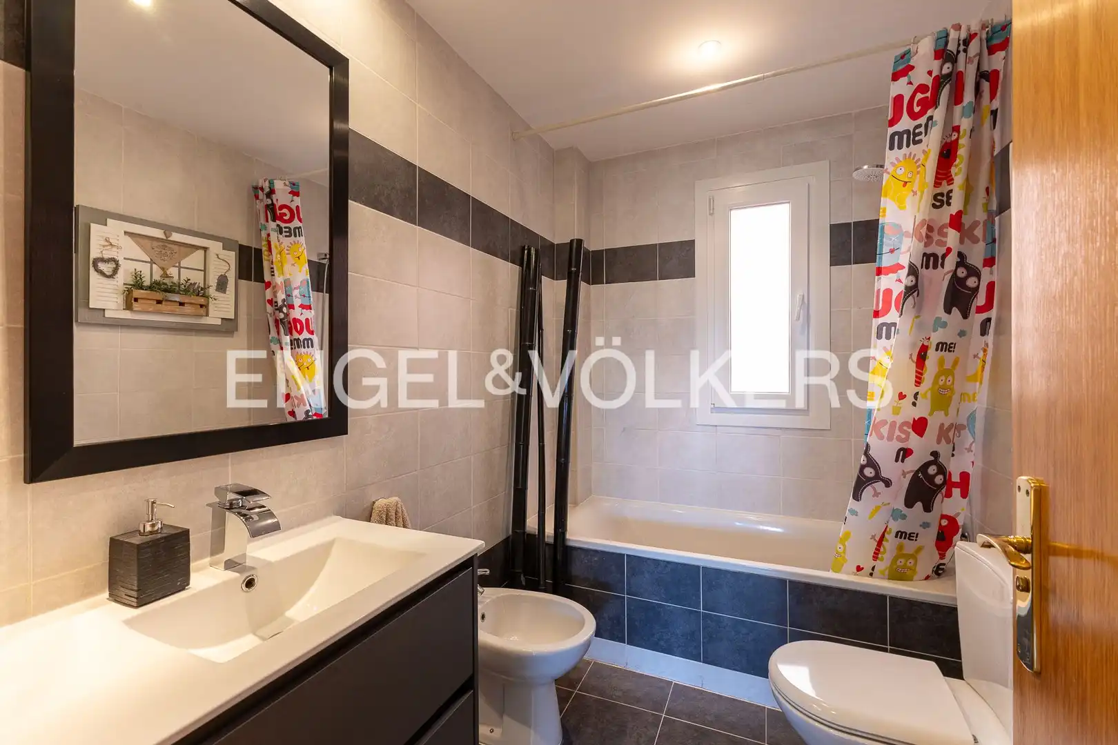 Bathroom of Flat for sale in Madrid  with Air Conditioner, Heating and Storage room