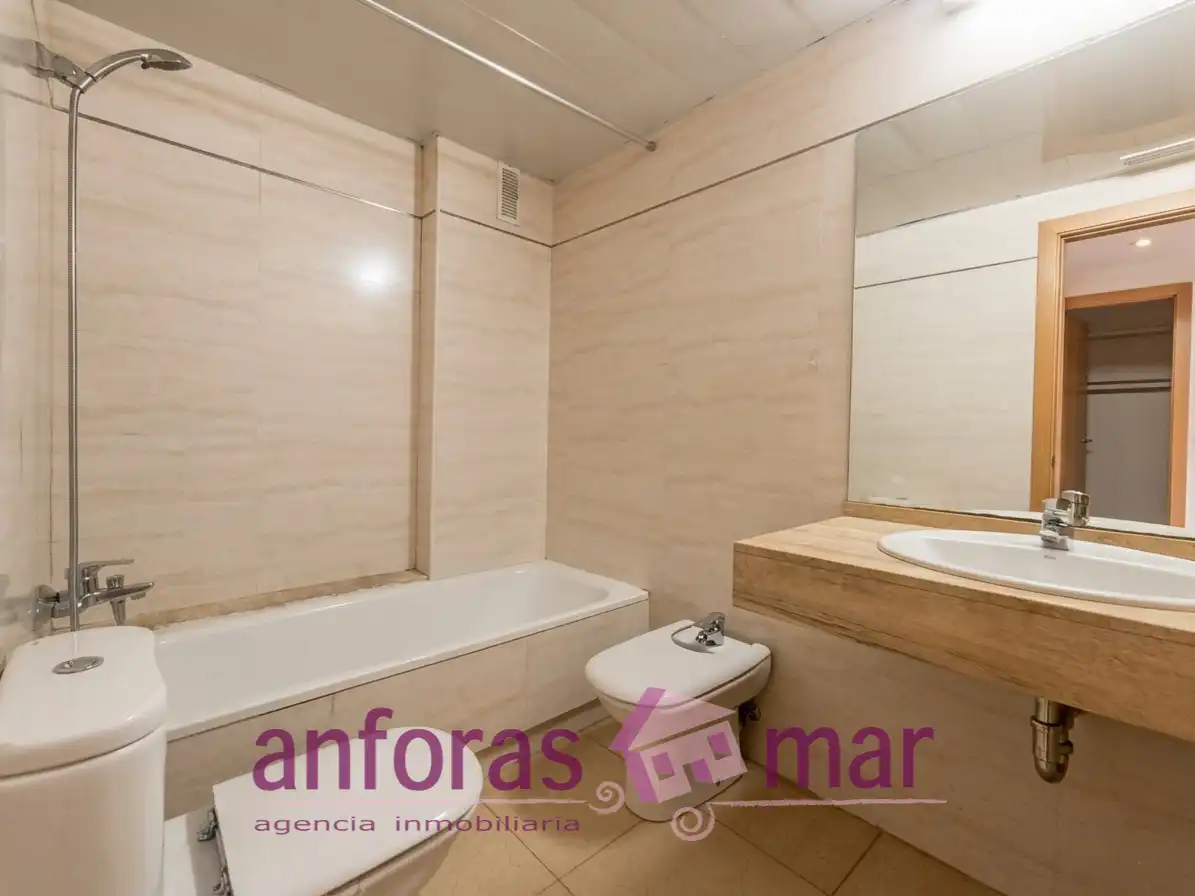Baño de Piso de alquiler con opción a compra en Valls con Aire acondicionado, Calefacción y Horno