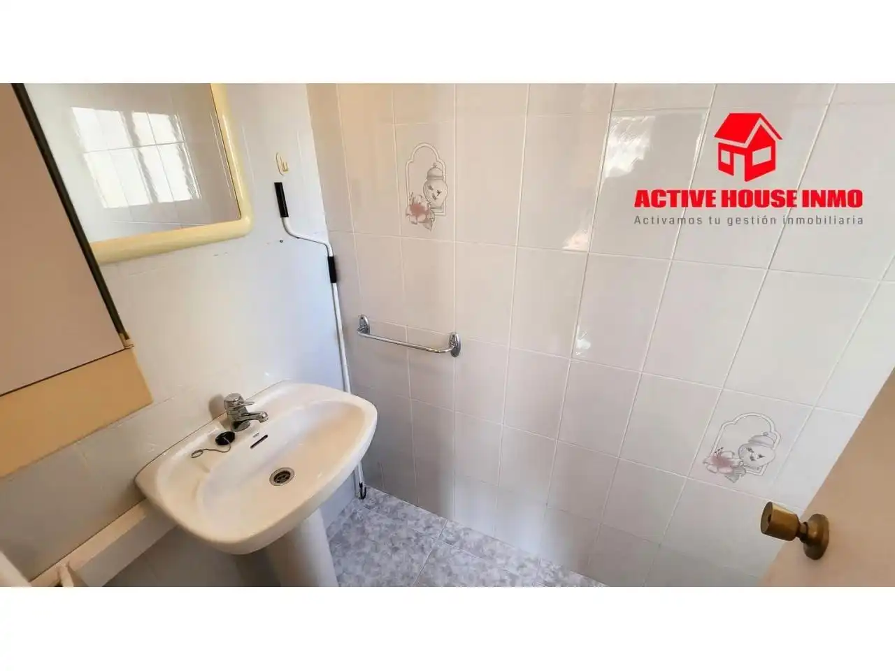 Badezimmer von Einfamilien-Reihenhaus zum Verkauf in La Ràpita mit Klimaanlage, Terrasse und Abstellraum