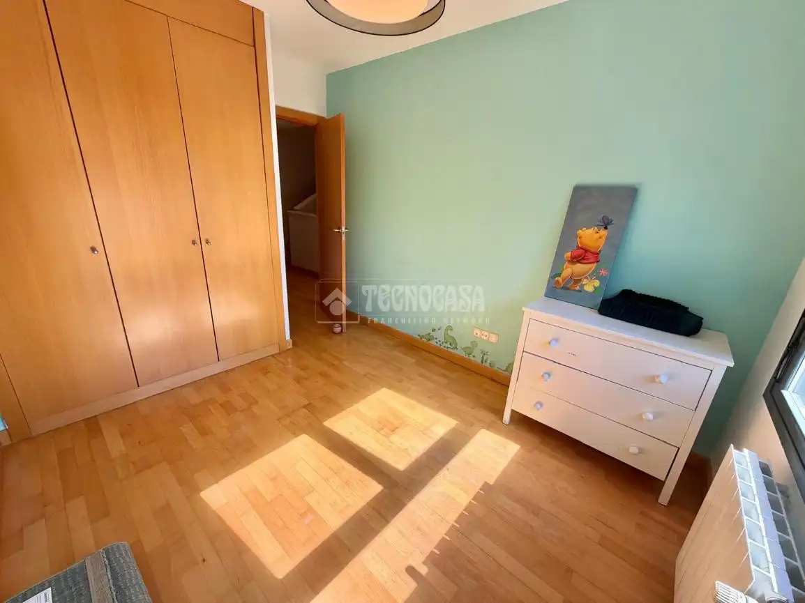 Habitación de Casa adosada en venta en Valdemoro con Aire acondicionado, Jardín privado y Terraza