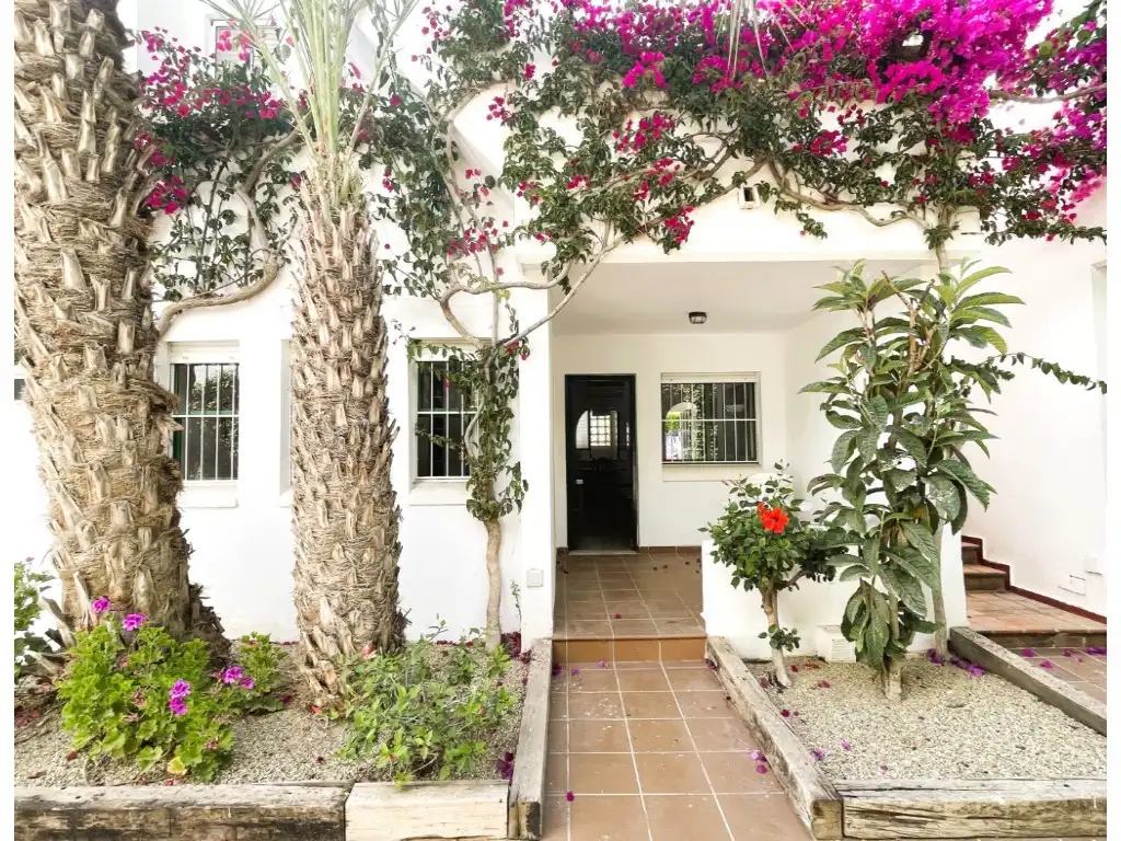 Vista exterior de Apartament en venda en Vera amb Jardí privat, Terrassa i Moblat