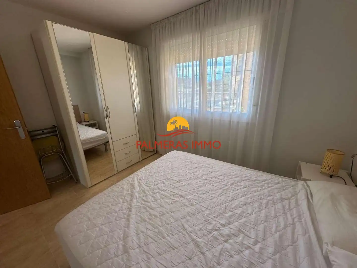 Dormitori de Apartament en venda en Mont-roig del Camp amb Piscina i Moblat