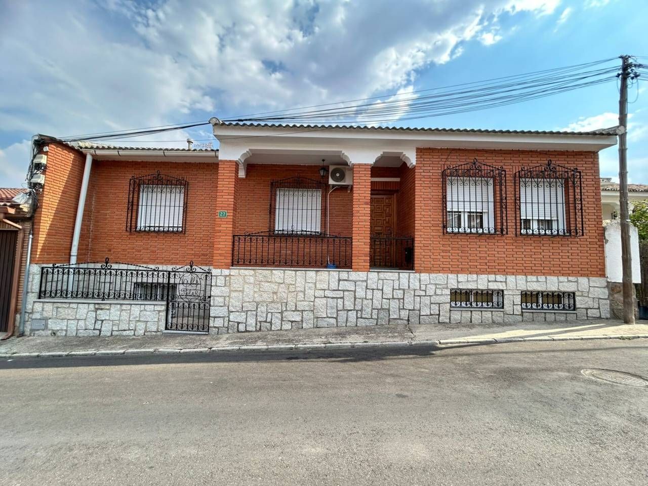 Exterior view of House or chalet for sale in La Puebla de Montalbán  with Air Conditioner, Heating and Private garden