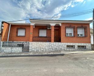 Exterior view of House or chalet for sale in La Puebla de Montalbán  with Air Conditioner, Heating and Private garden