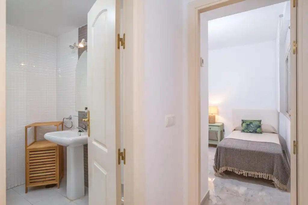 Bedroom of Ground floor for rent in Marbella  with Air Conditioner, Terrace and Furnished