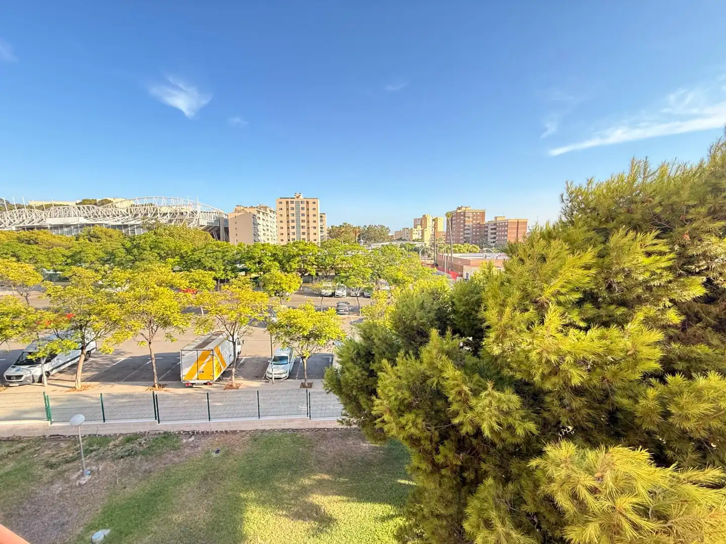 Vista exterior de Pis en venda en Alicante / Alacant amb Aire condicionat, Calefacció i Jardí privat