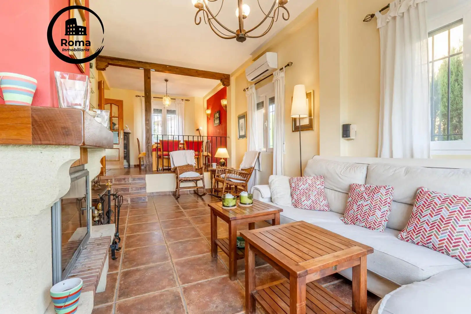 Sala d'estar de Casa o xalet en venda en La Zubia amb Aire condicionat, Calefacció i Jardí privat