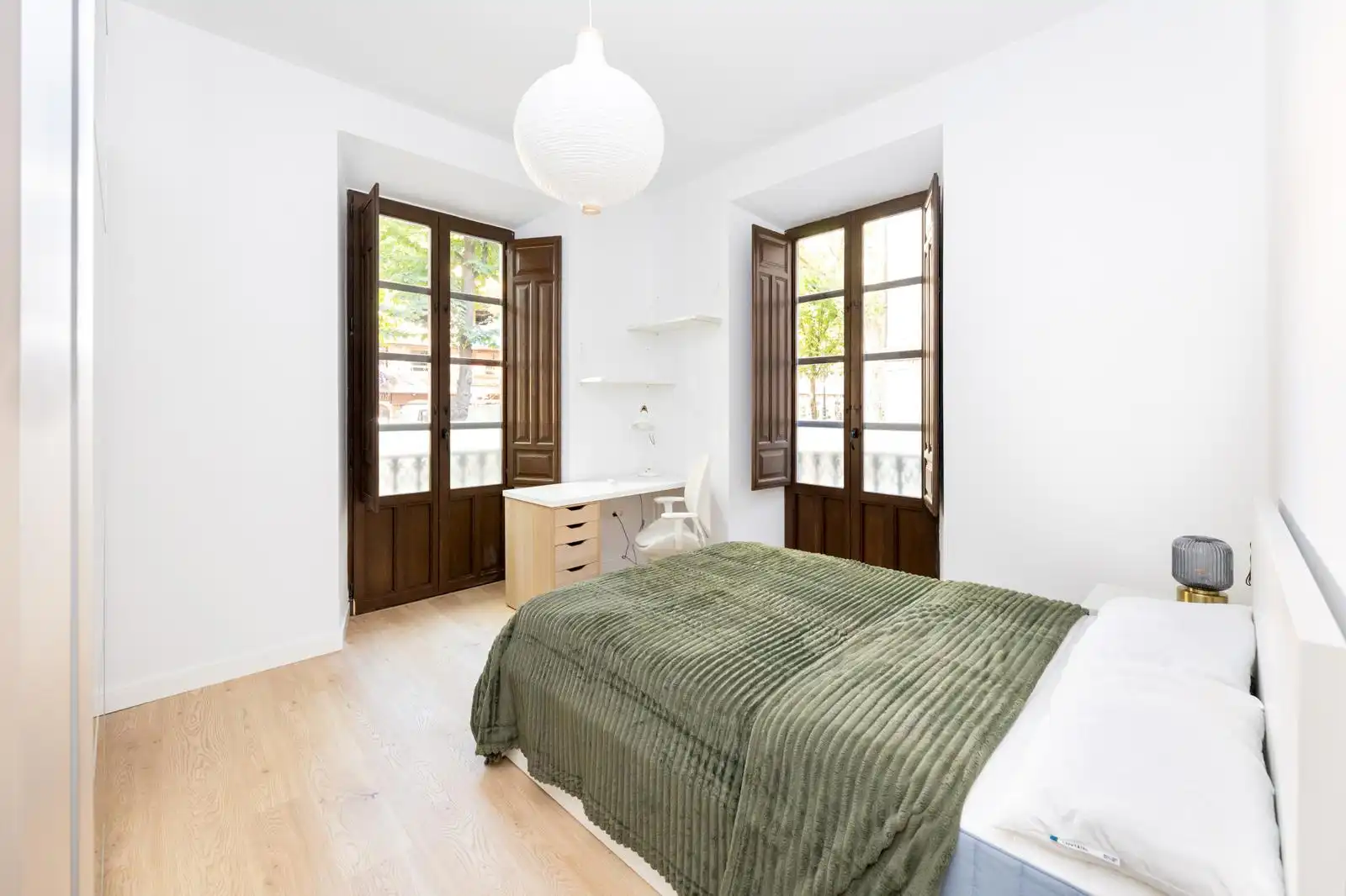 Habitación de Apartamento de alquiler en Granada con Aire acondicionado, Calefacción y Parquet