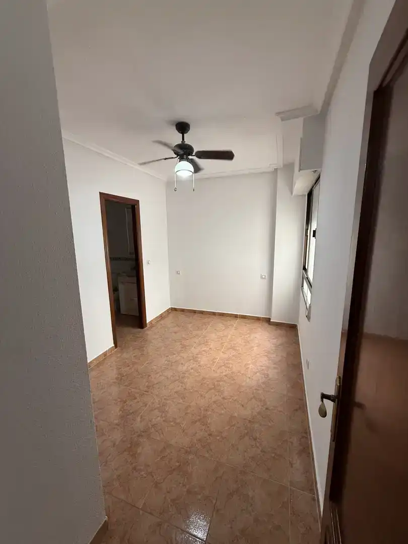 Dormitori de Pis en venda en Torrevieja amb Aire condicionat i Balcó