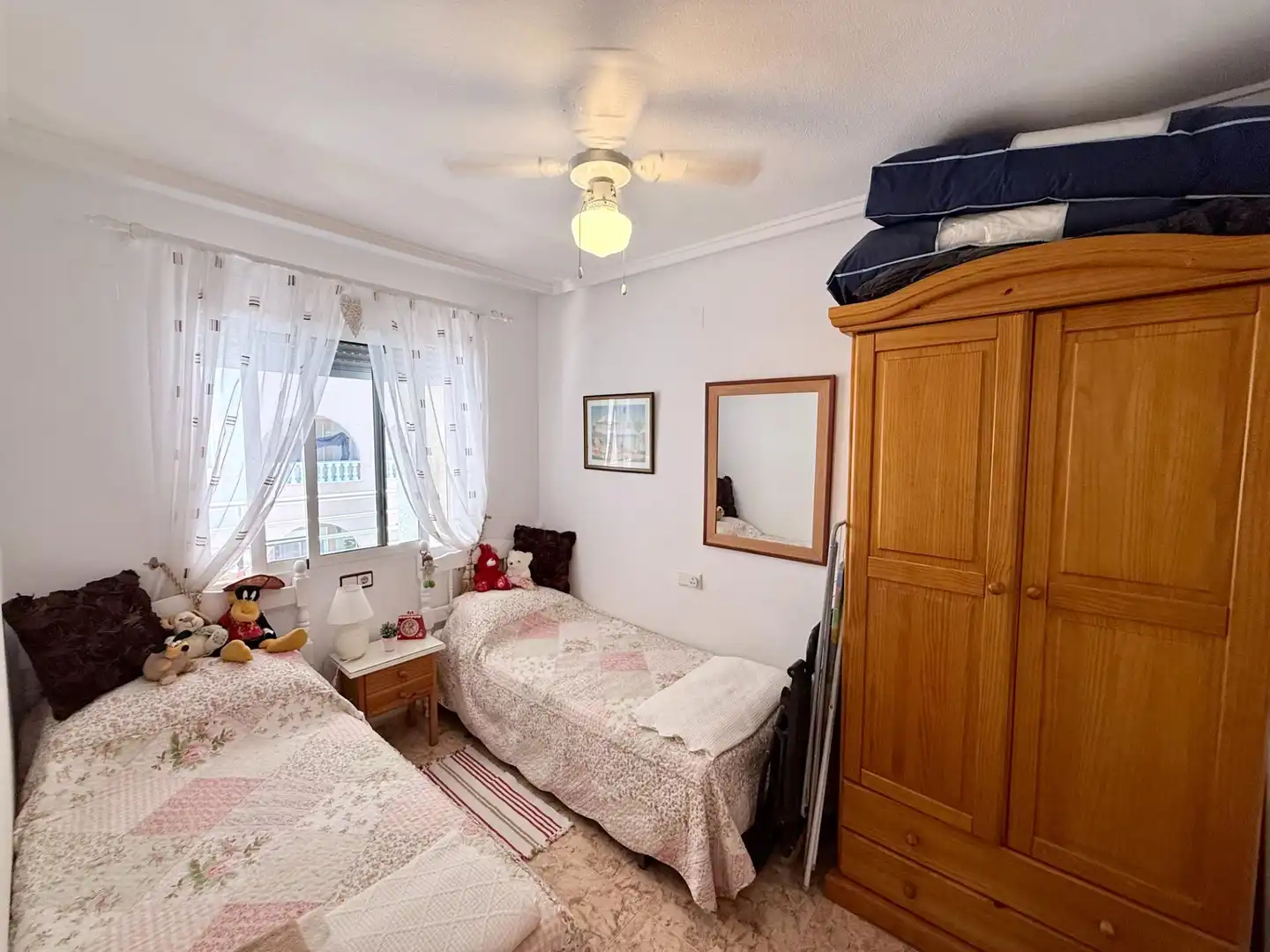 Dormitori de Apartament en venda en Torrevieja amb Terrassa, Moblat i Balcó
