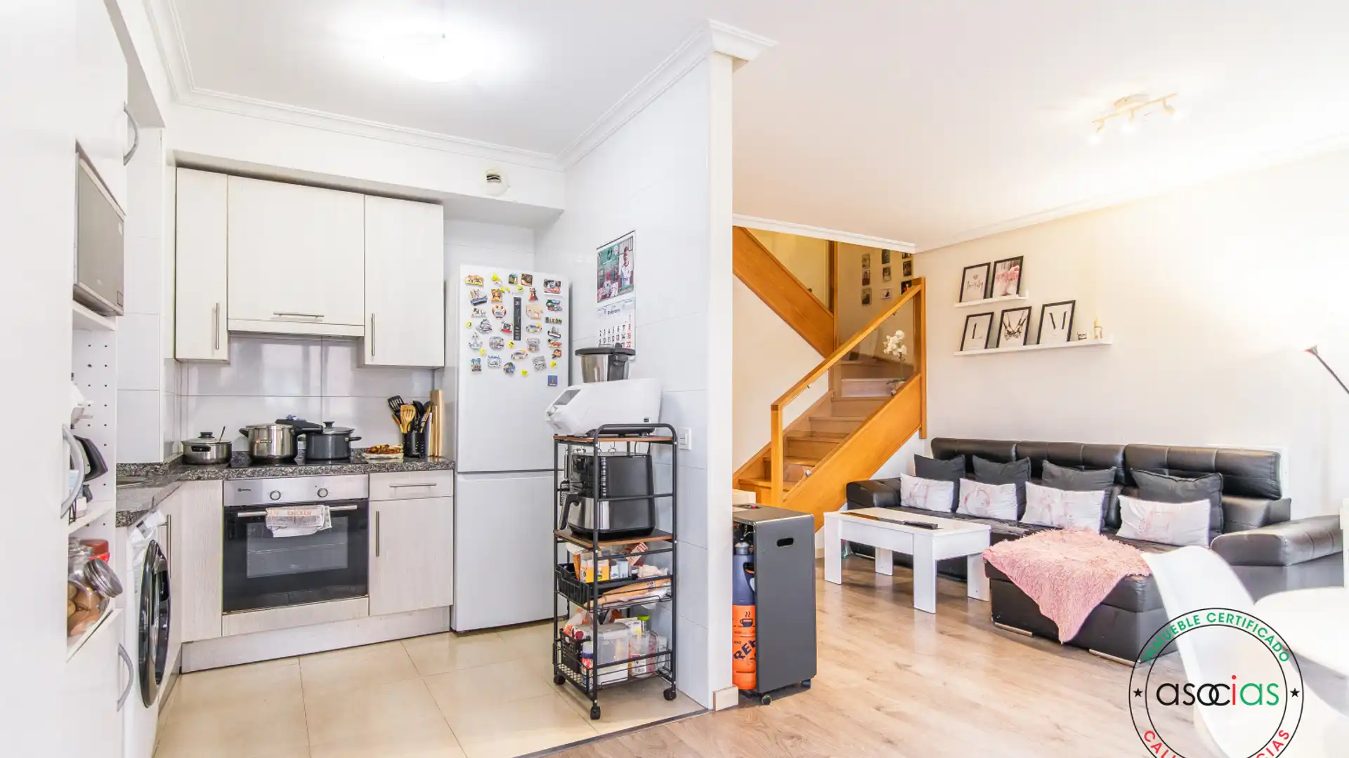 Cocina de Piso en venta en Gijón  con Calefacción y Jardín privado