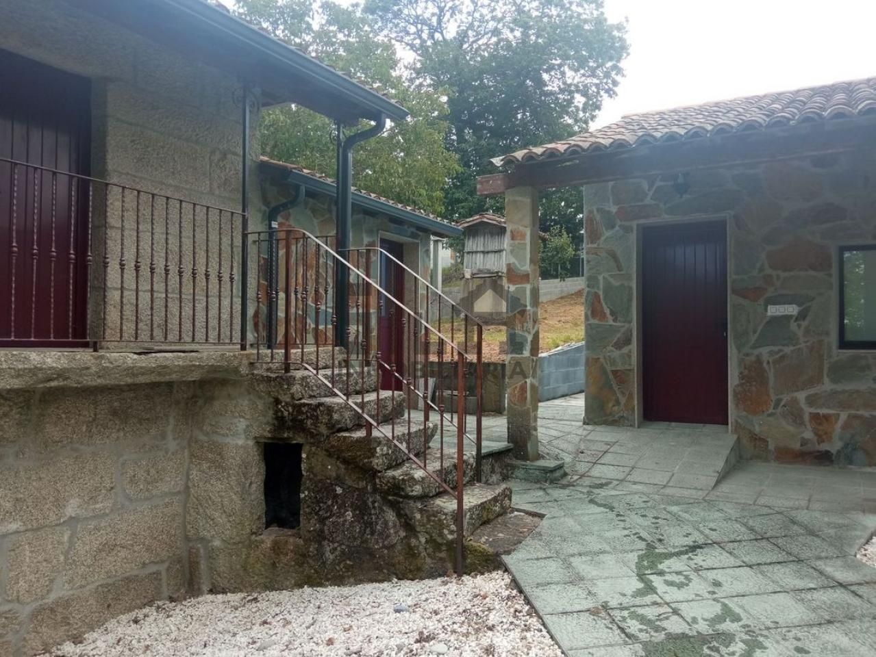 Vista exterior de Casa o xalet en venda en A Merca   amb Calefacció, Jardí privat i Terrassa