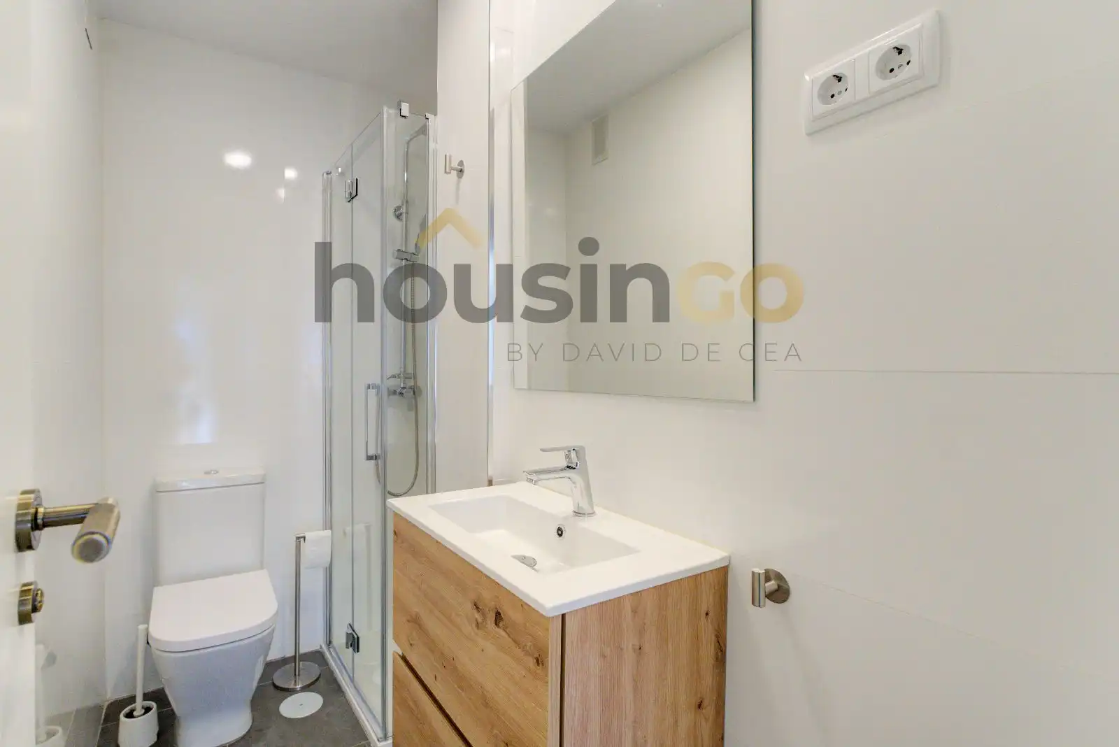 Bathroom of Flat for rent in Madrid  with Air Conditioner, Parquet flooring and Terrace