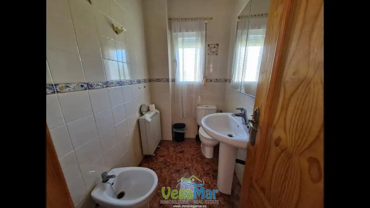 Bany de Casa o xalet de lloguer en Salobreña amb Jardí privat, Terrassa i Piscina