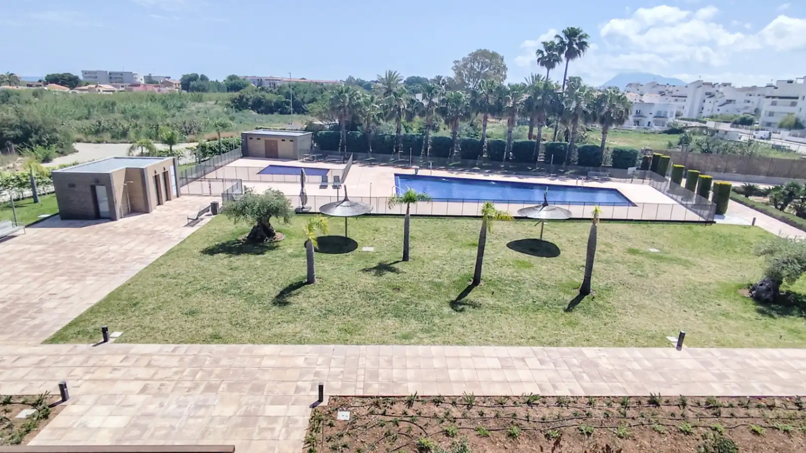 Piscina de Estudio en venta en Dénia con Aire acondicionado, Calefacción y Jardín privado