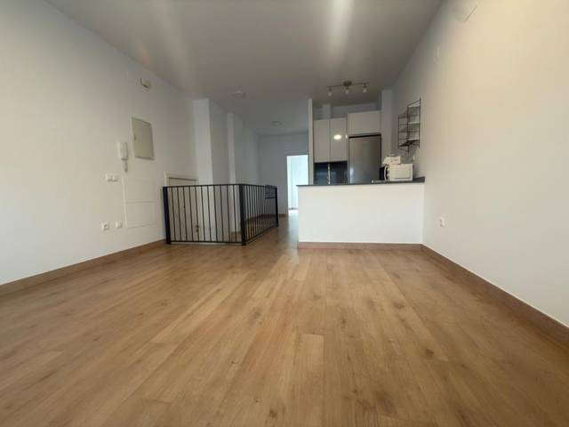 Planta baja en Alquiler en C. Martínez de la Rosa en Los Castillejos - La Trinidad