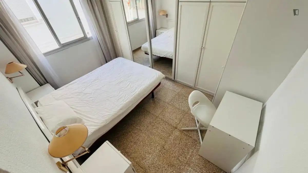 Room in Ensanche - Diputación