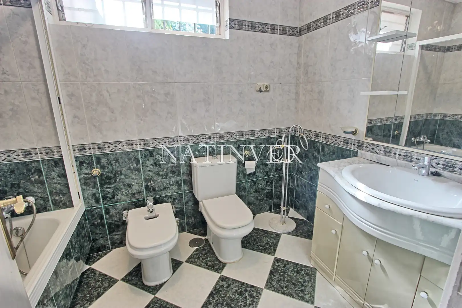 Bany de Casa o xalet en venda en Málaga amb Jardí privat i Terrassa