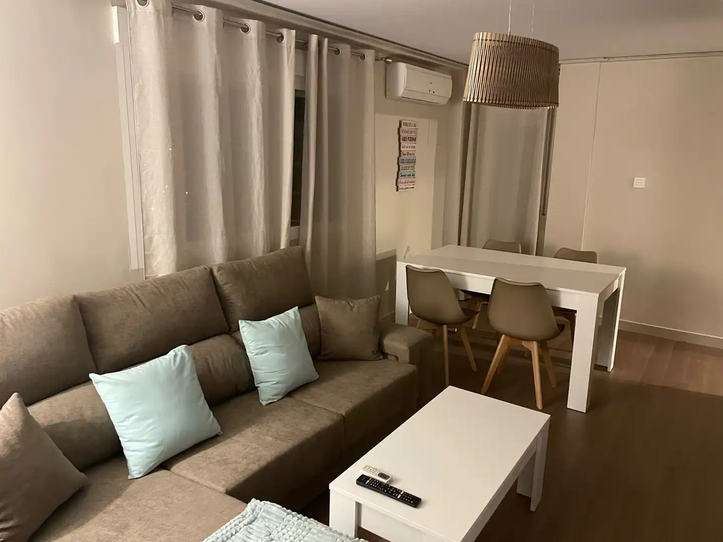 Sala de estar de Piso de alquiler en Granada con Aire acondicionado, Terraza y Amueblado