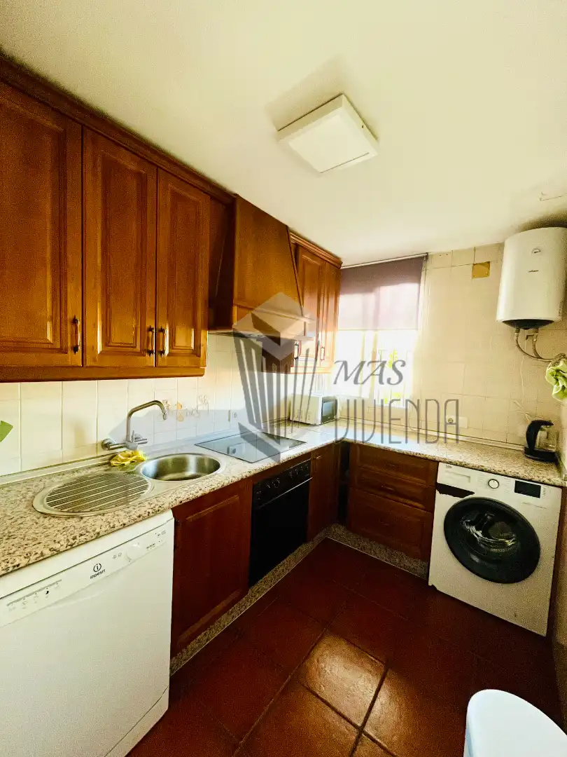 Cocina de Piso en venta en La Línea de la Concepción con Amueblado y Piscina comunitaria