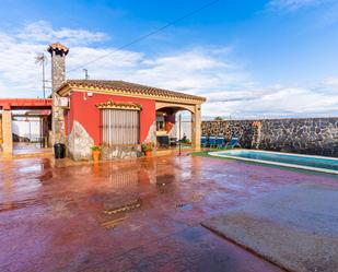 Piscina de Casa adosada en venda en Chiclana de la Frontera amb Jardí privat, Terrassa i Piscina comunitària