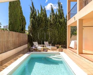 Piscina de Casa adosada en venda en Santa Eulària des Riu amb Aire condicionat, Jardí privat i Terrassa