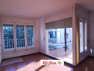 Apartment with balcony for sale in Carrer del Mig