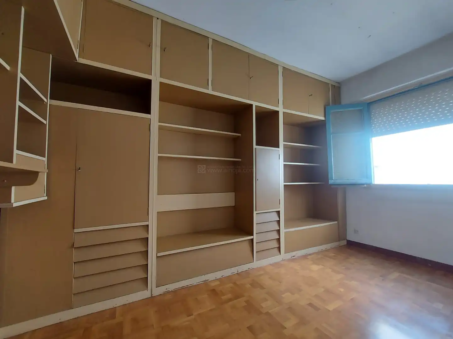 Habitación de Piso en venta en  Logroño con Calefacción, Parquet y Terraza