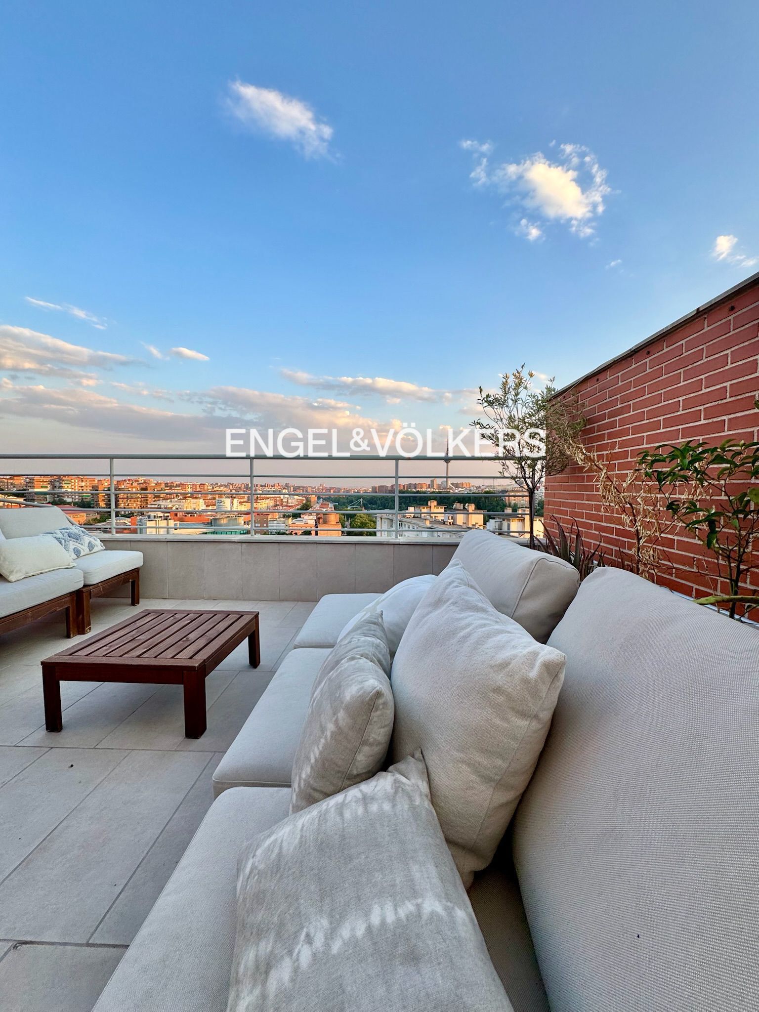 Terrace of Attic to rent in  Madrid Capital  with Air Conditioner, Heating and Parquet flooring