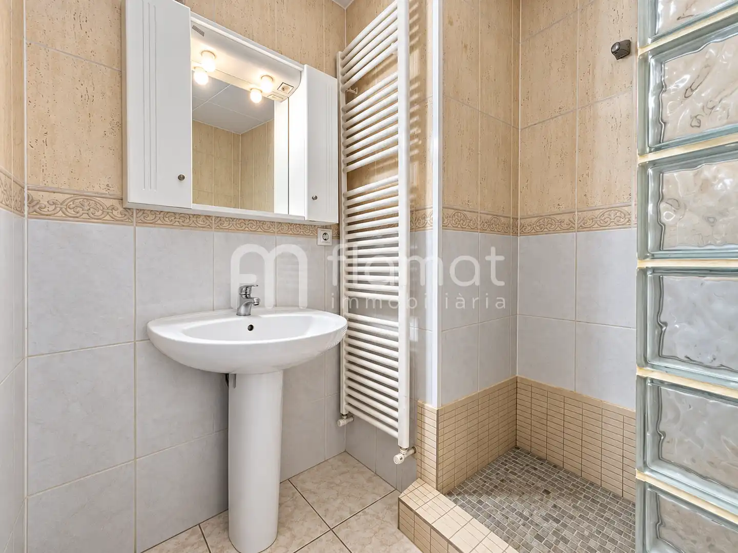Bathroom of Flat for sale in Mercat - Mas Moixa