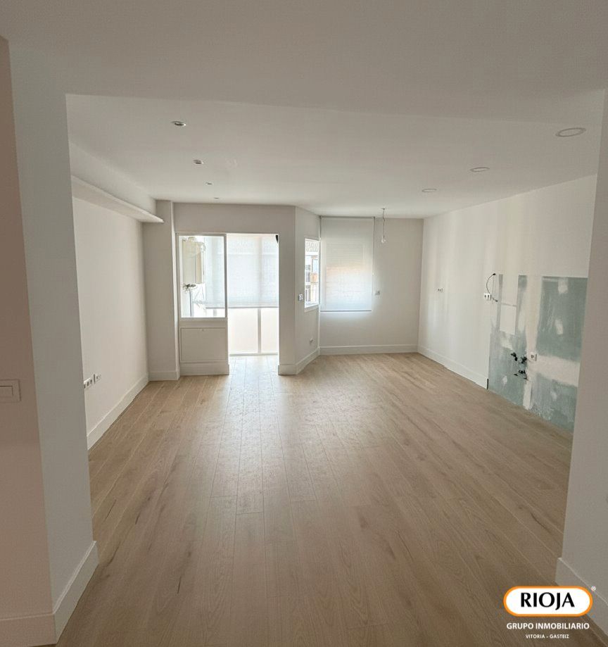 Living room of Flat for sale in Vitoria - Gasteiz  with Heating, Terrace and Storage room