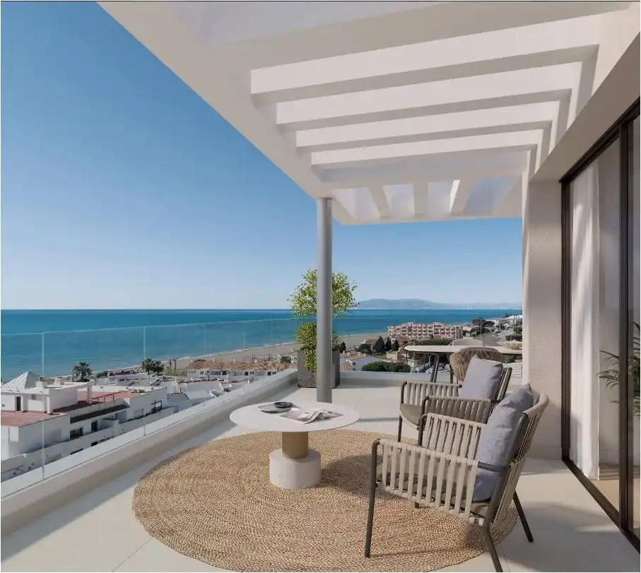 Apartamento con terraza en venta en Torre de Benagalbón