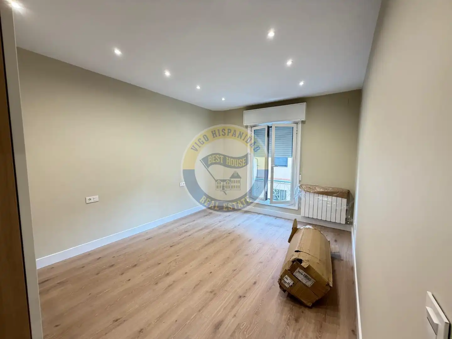 Piso de alquiler en Vigo  con Calefacción, Parquet y Amueblado