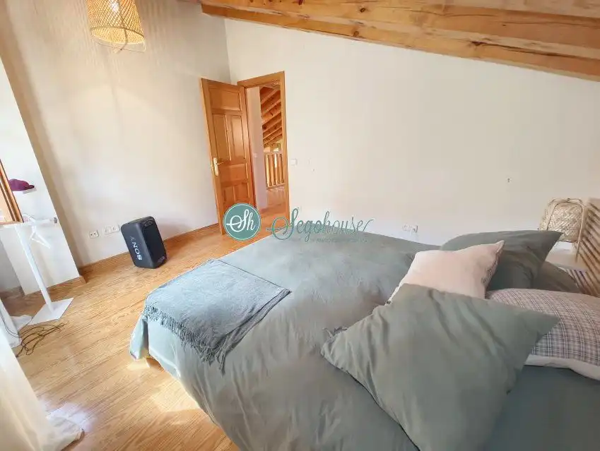 Habitación de Casa o chalet en venta en Palazuelos de Eresma con Calefacción, Terraza y Amueblado