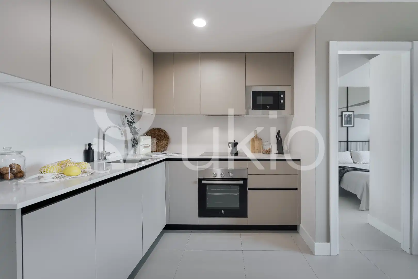 Cuina de Apartament de lloguer en Madrid amb Aire condicionat, Calefacció i Moblat