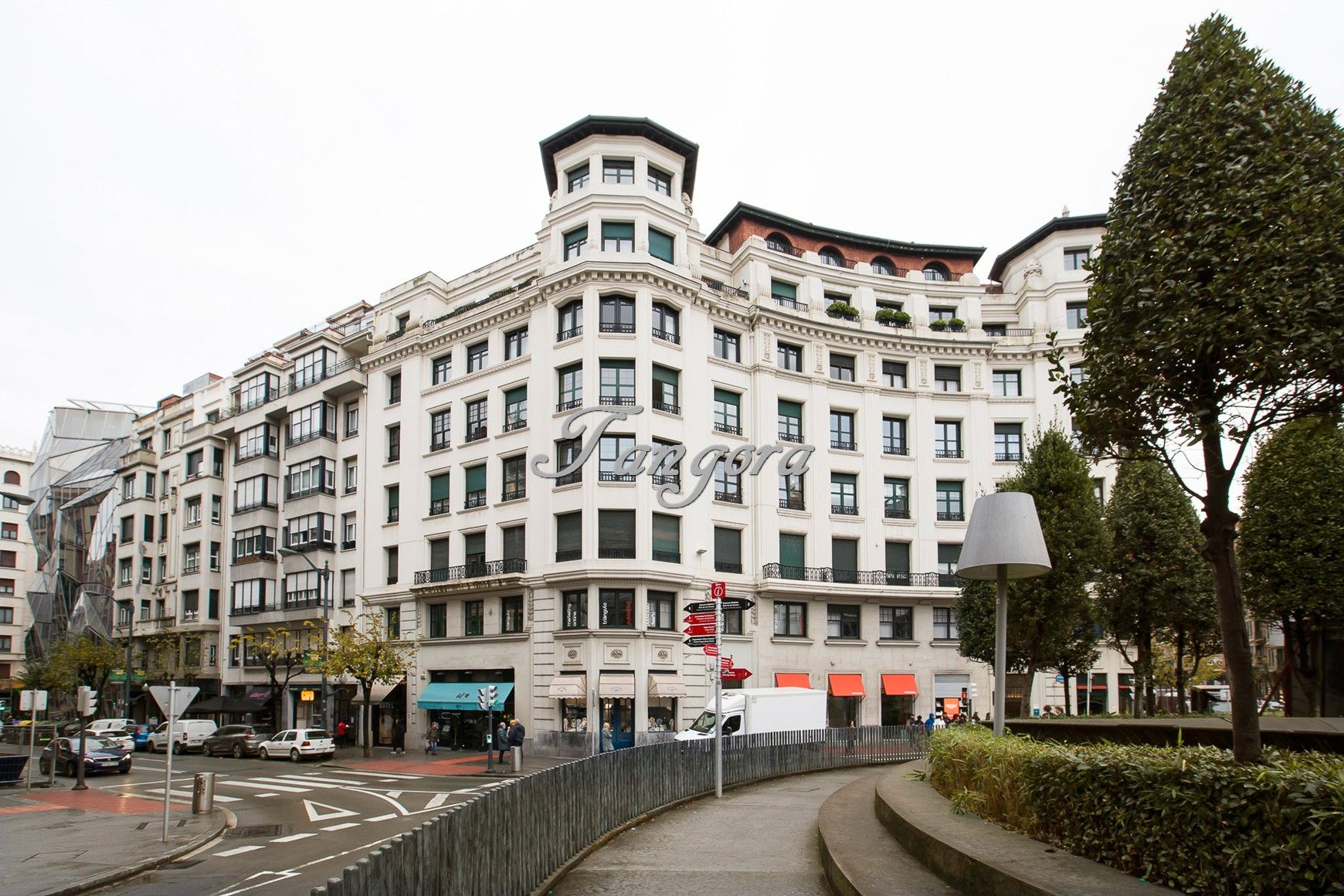 Vista exterior de Pis en venda en Bilbao  amb Calefacció, Parquet i Forn