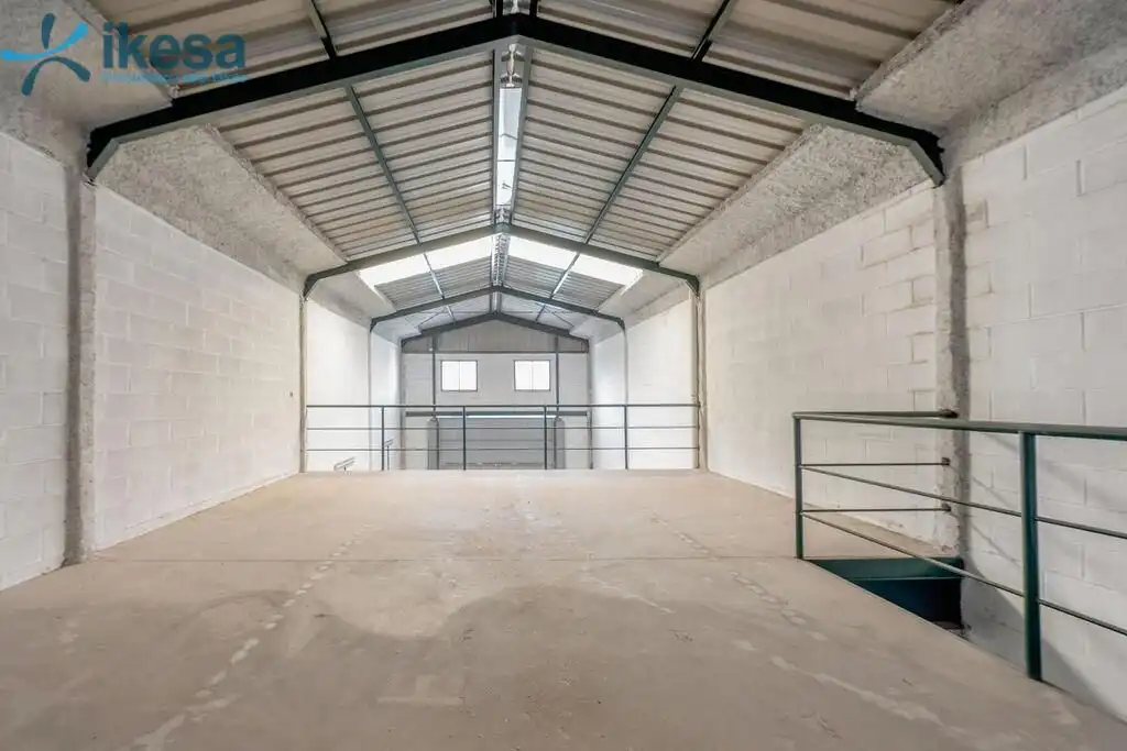 Fabrikhallen zum Verkauf in Nuevo Parque - Los Rosales - Tráfico Pesado
