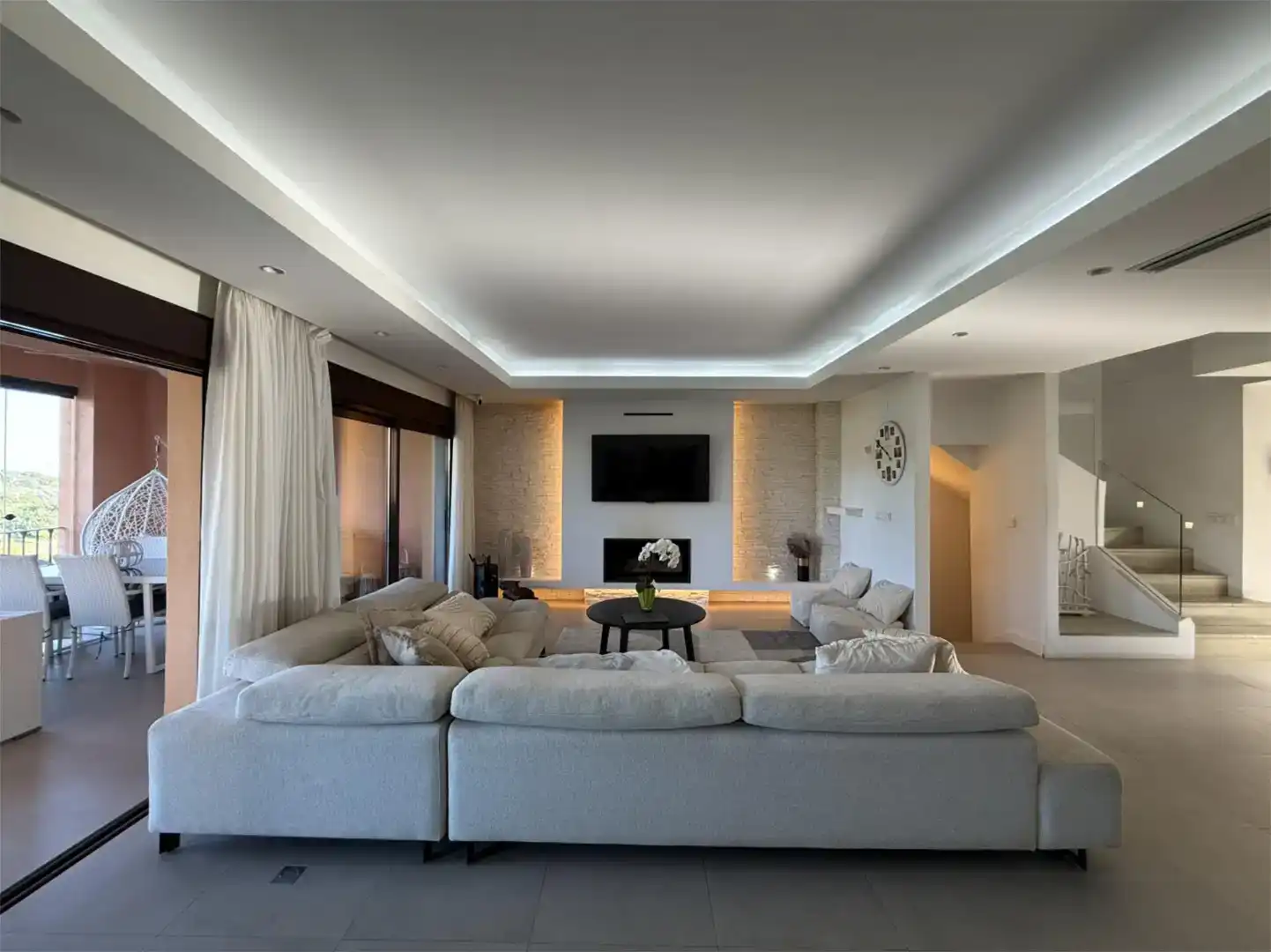 Sala de estar de Piso en venta en Estepona con Aire acondicionado, Piscina y Balcón