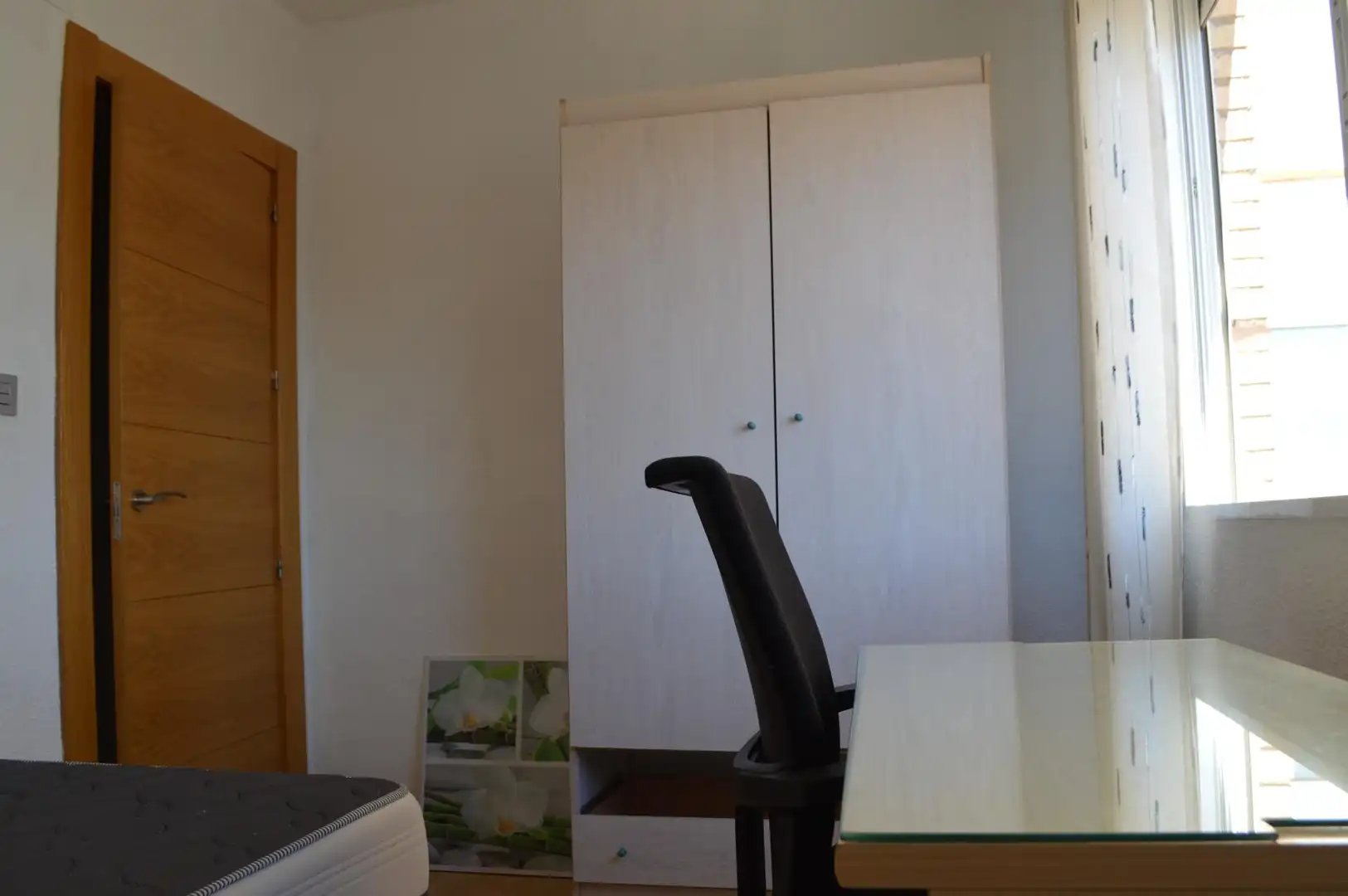 Bedroom of Flat for rent in Granada  with Air Conditioner, Furnished and Balcony