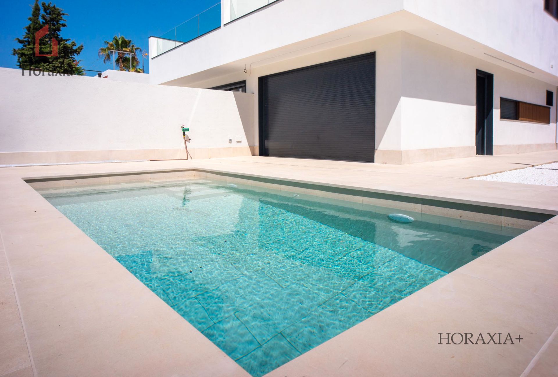 Piscina de Casa adosada en venda en Castelldefels amb Aire condicionat, Calefacció i Jardí privat