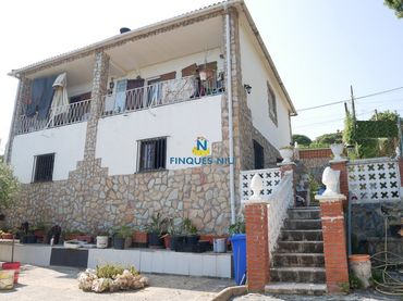 Haus mit Garten zum Verkauf in Avinguda Arbres 165