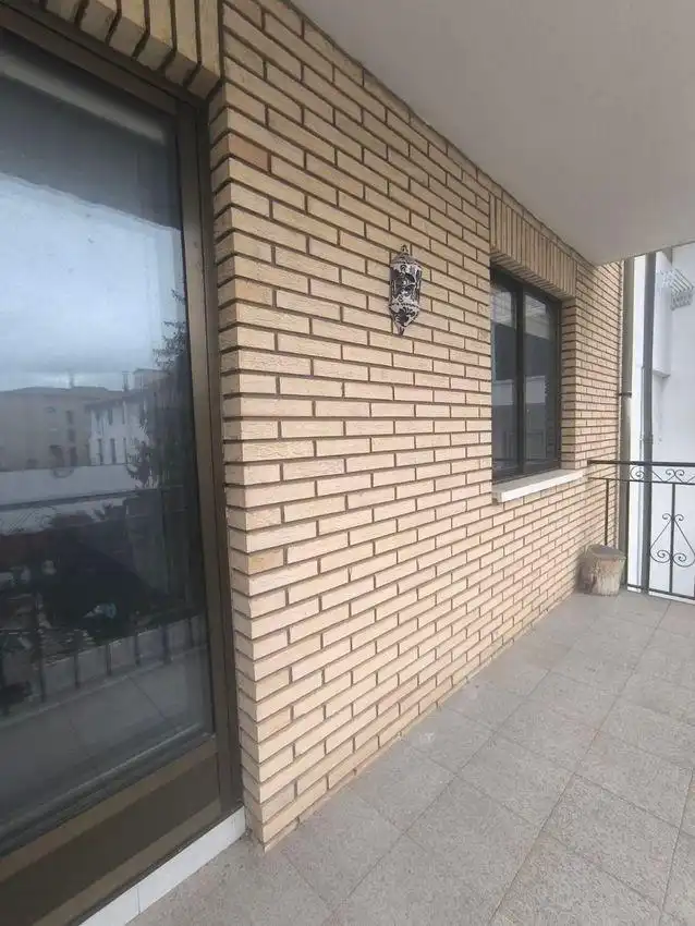 Vista exterior de Pis en venda en Briviesca amb Calefacció, Terrassa i Traster
