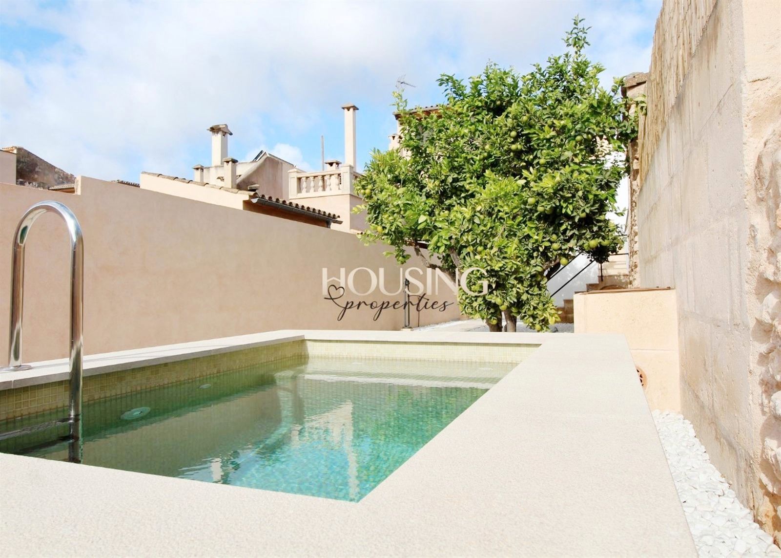 Exterior view of Single-family semi-detached for sale in Llucmajor  with Air Conditioner, Heating and Private garden